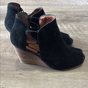 Lucky Brand Reevas Wedge Booties with Suede Finish